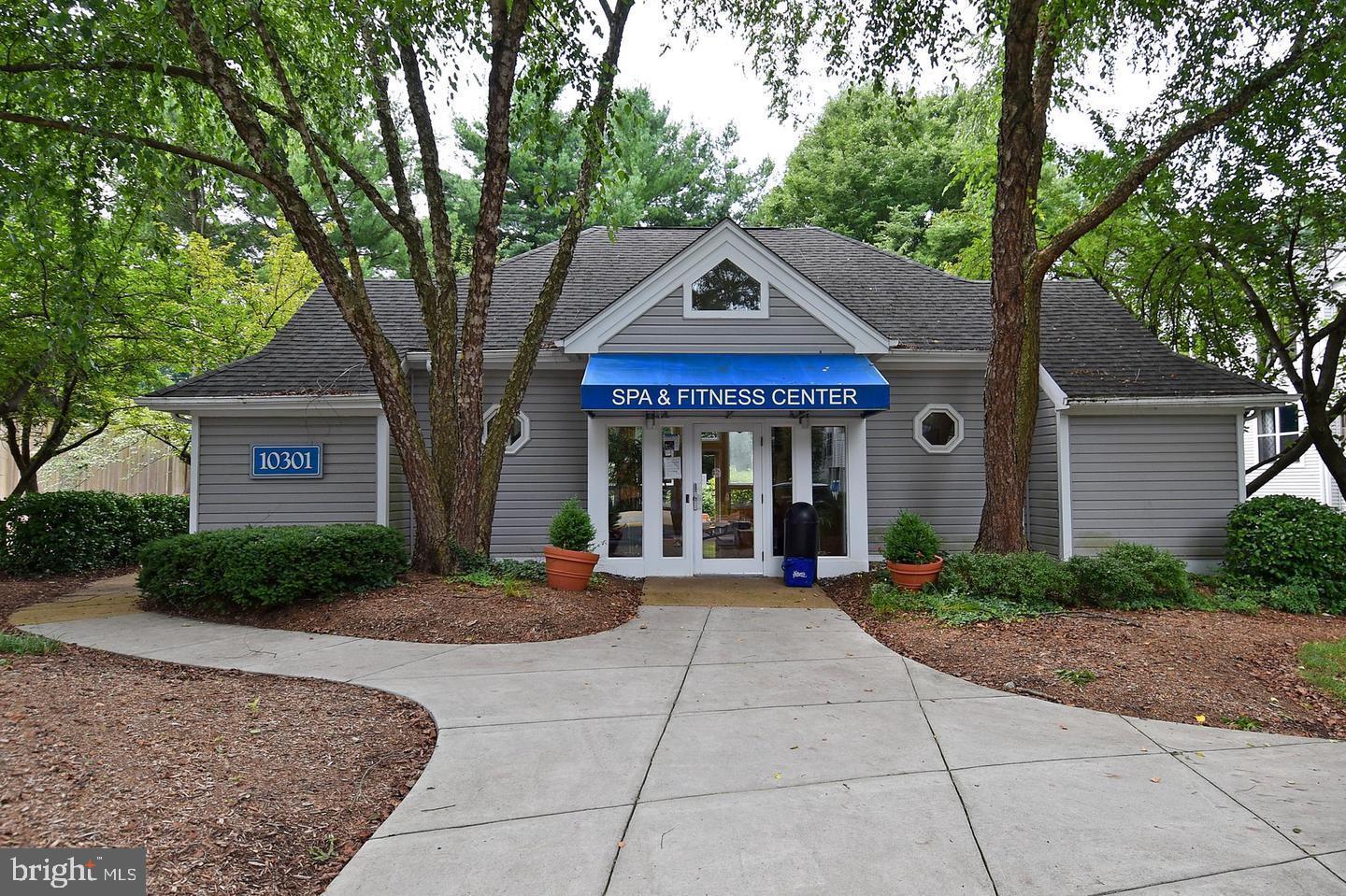 FOUR WINDS AT OAKTON - Residential