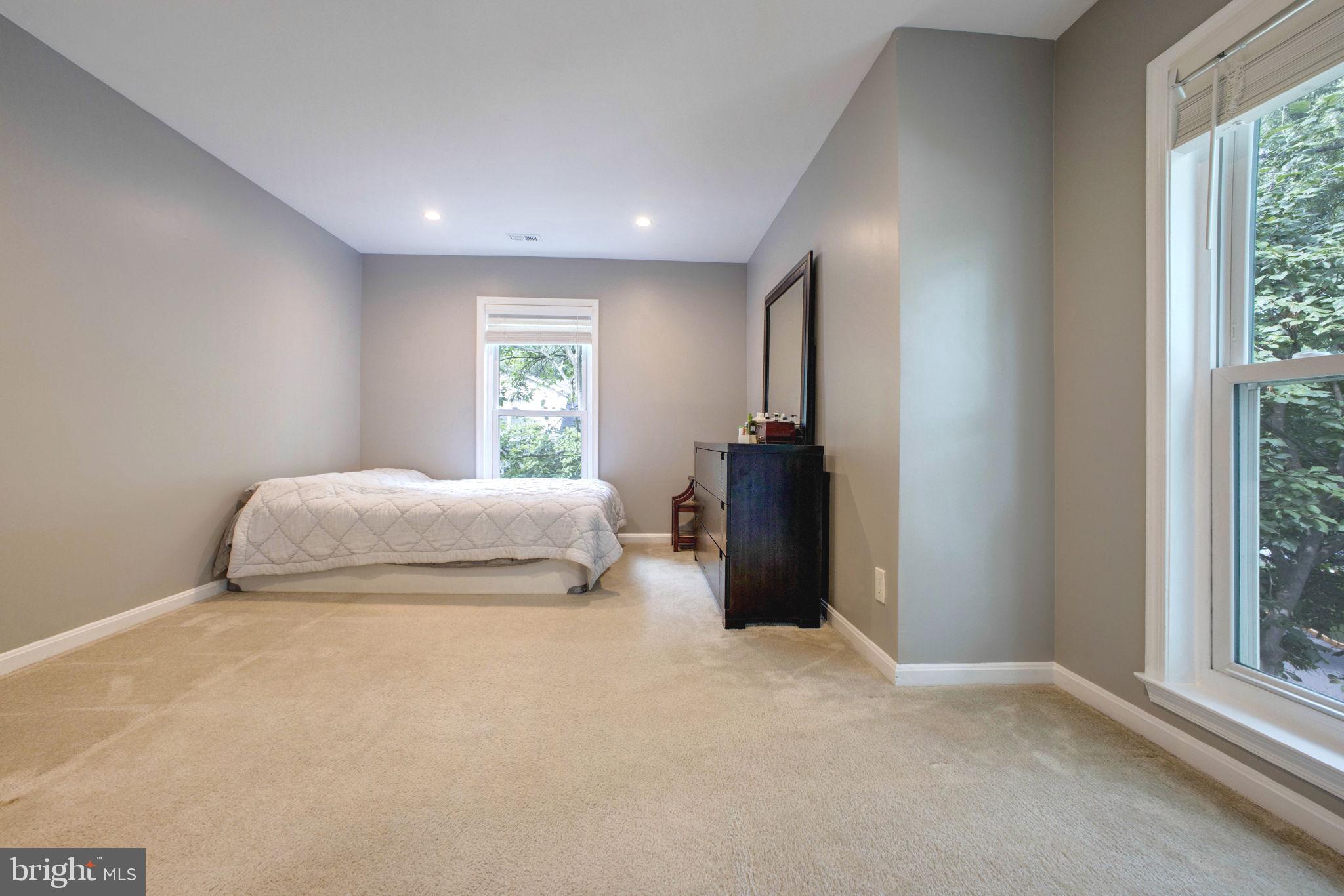 FOUR WINDS AT OAKTON - Residential