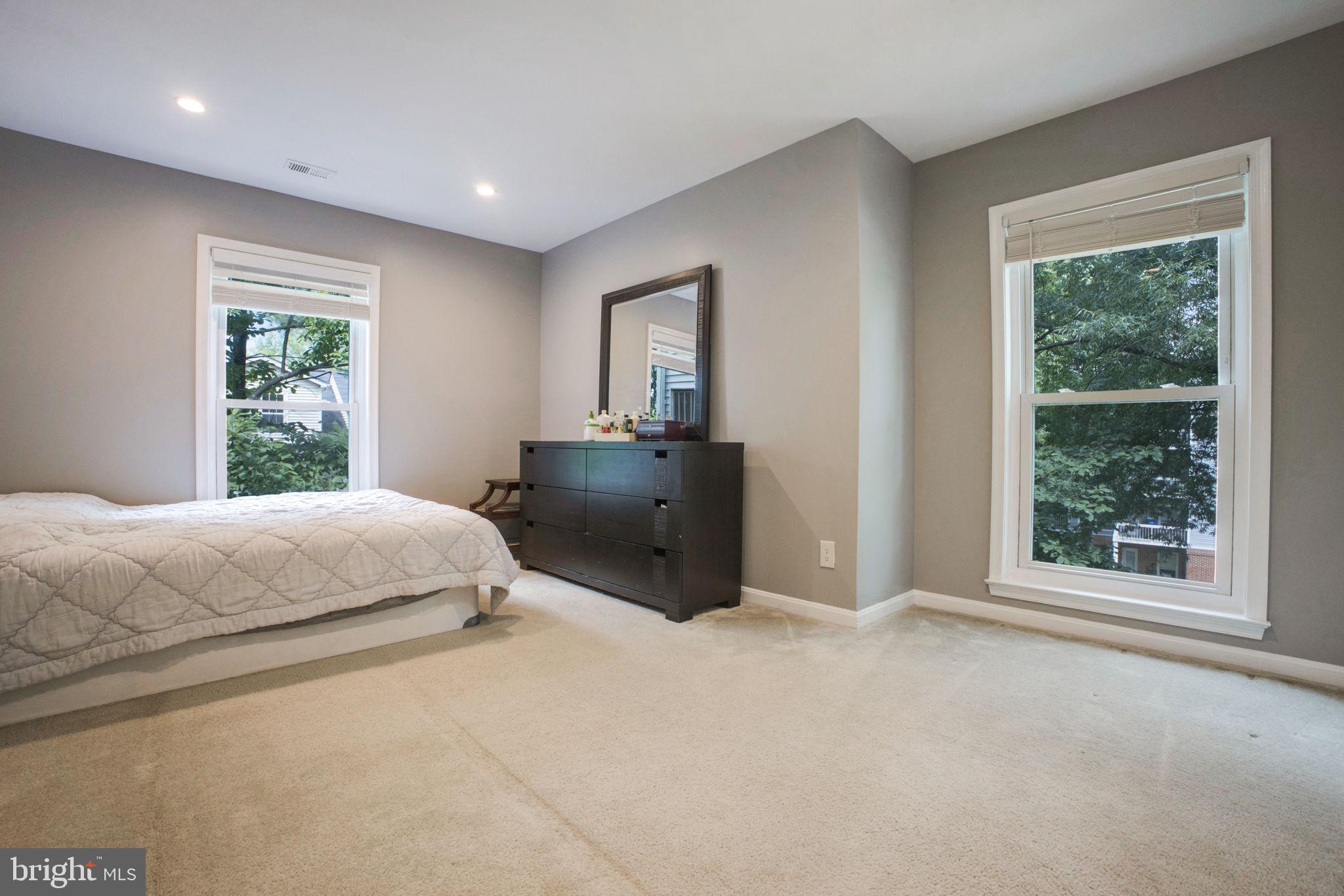 FOUR WINDS AT OAKTON - Residential