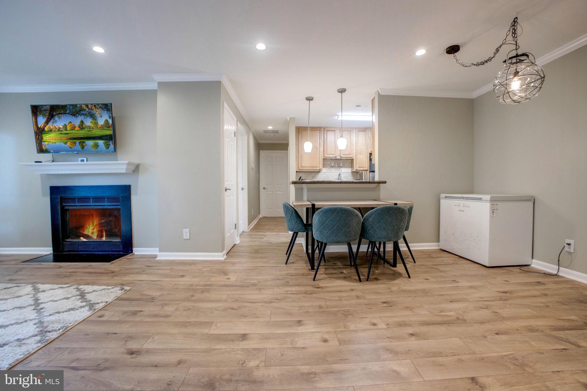 FOUR WINDS AT OAKTON - Residential