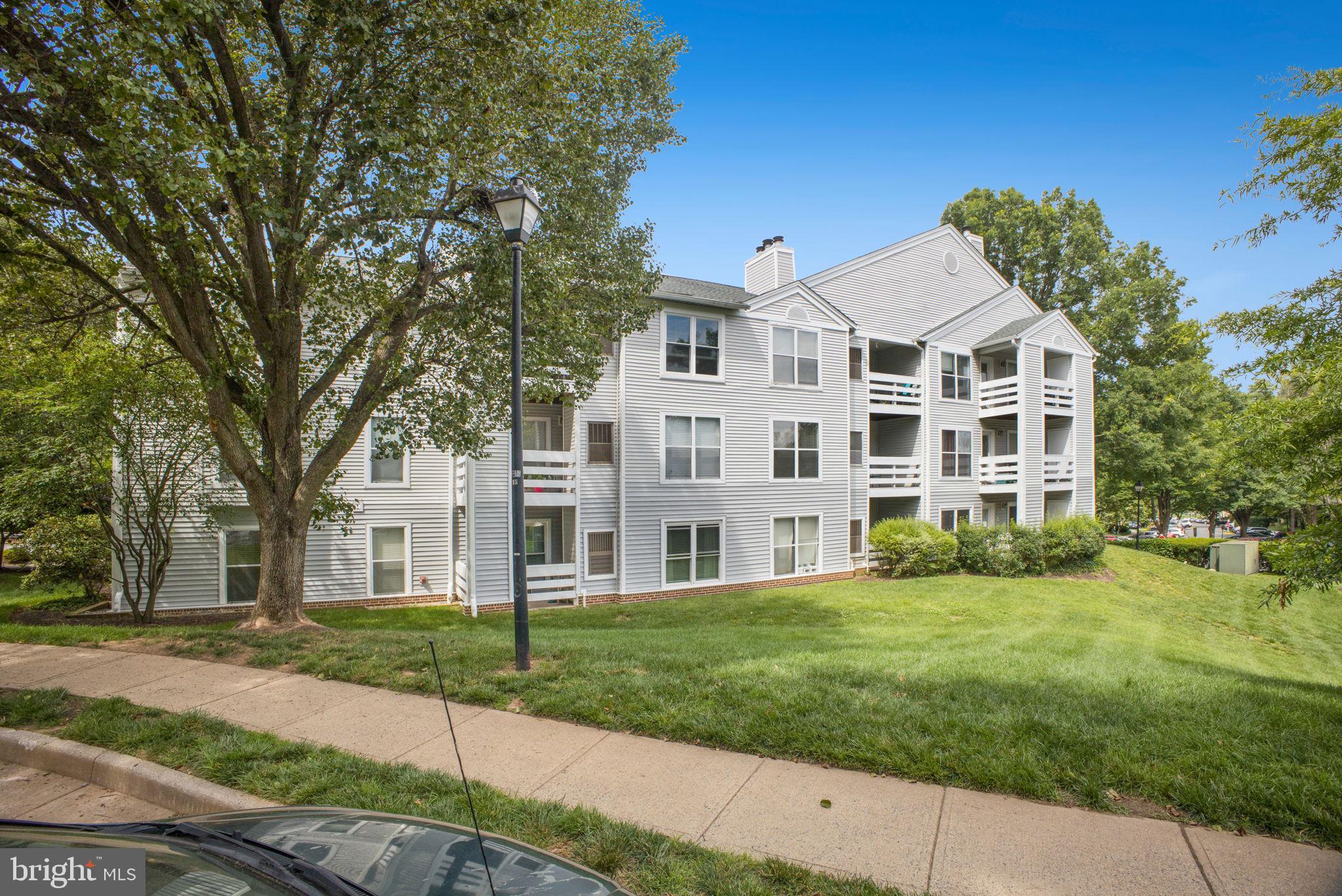 FOUR WINDS AT OAKTON - Residential