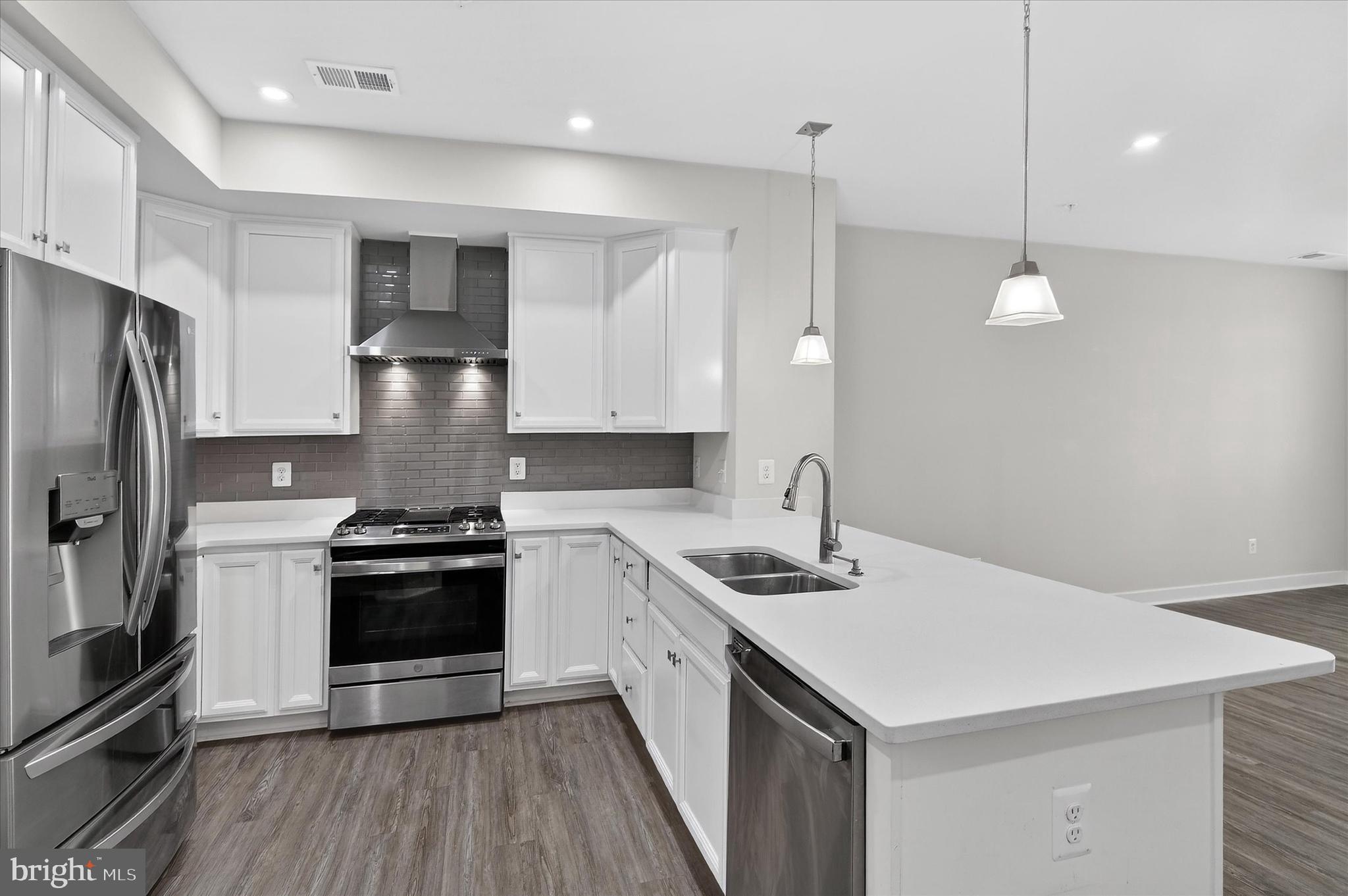 ARCOLA TOWN CENTER CONDO - Residential