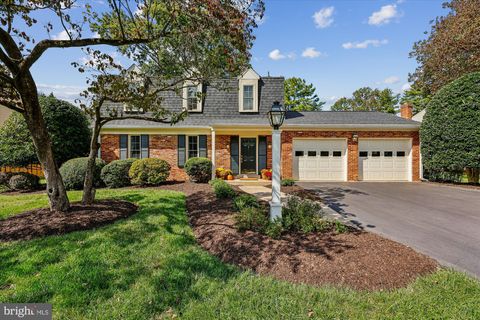 Photo of 4715 Powder House Drive, ROCKVILLE, MD 20853 (MLS # MDMC2202108)