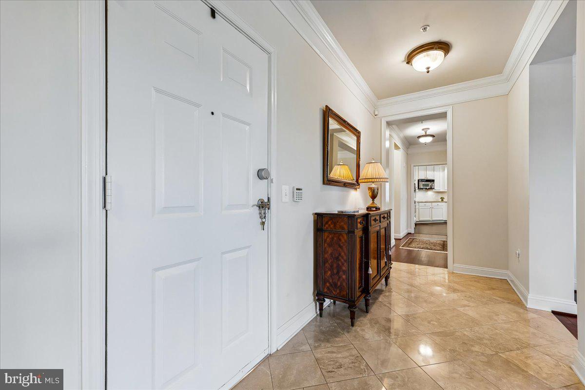 9403 BLACKWELL 301