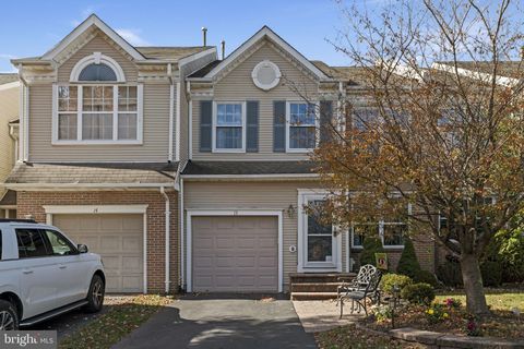 13 SPARROW WALK NEWTOWN PA 18940