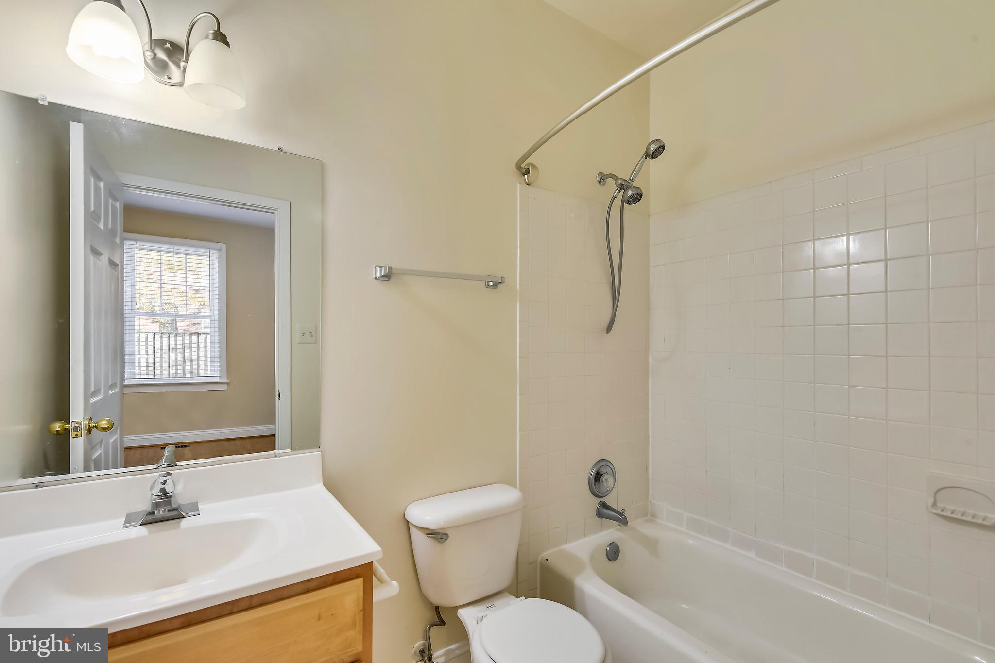 CLARENDON - Residential Lease