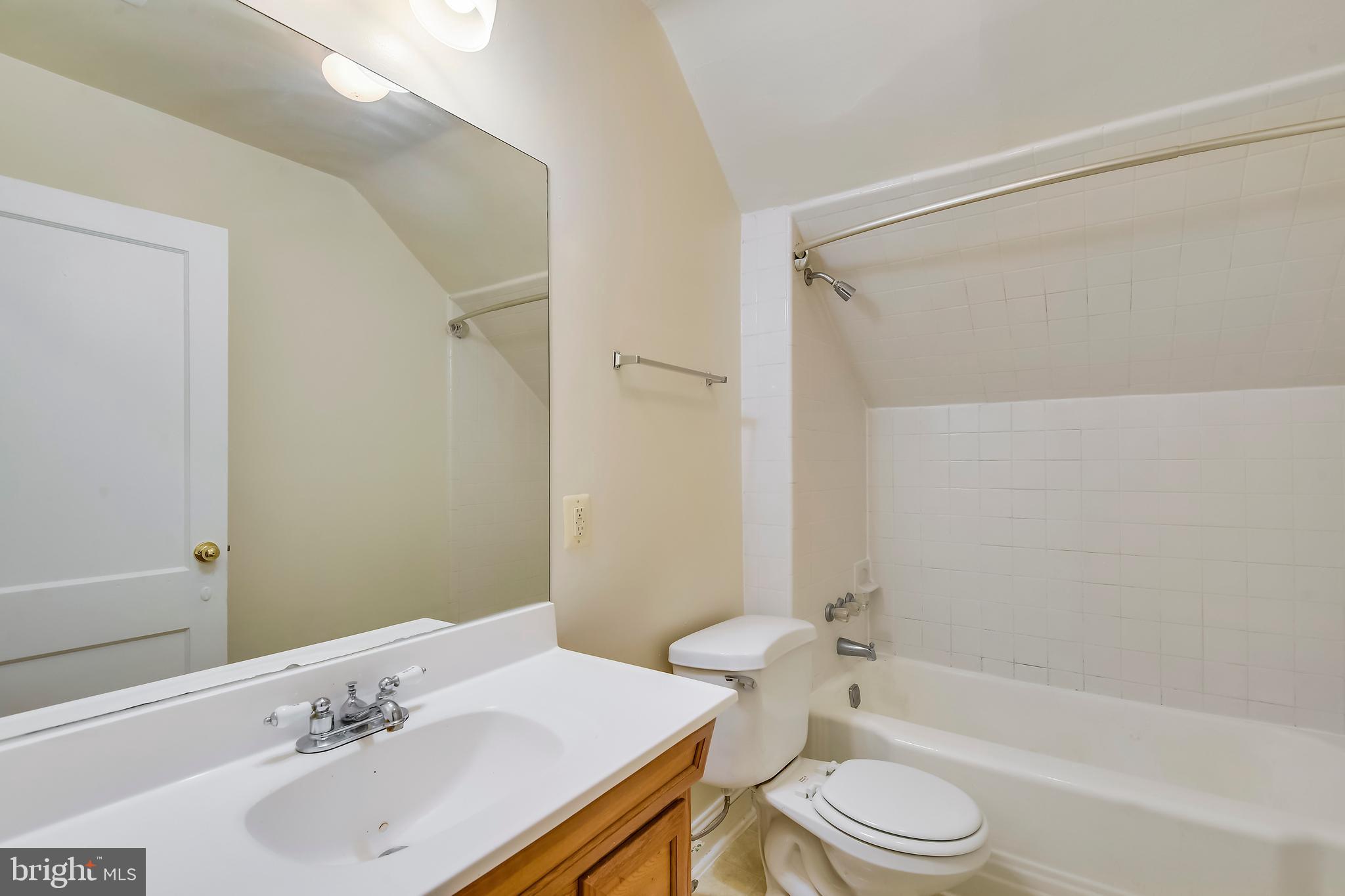 CLARENDON - Residential Lease