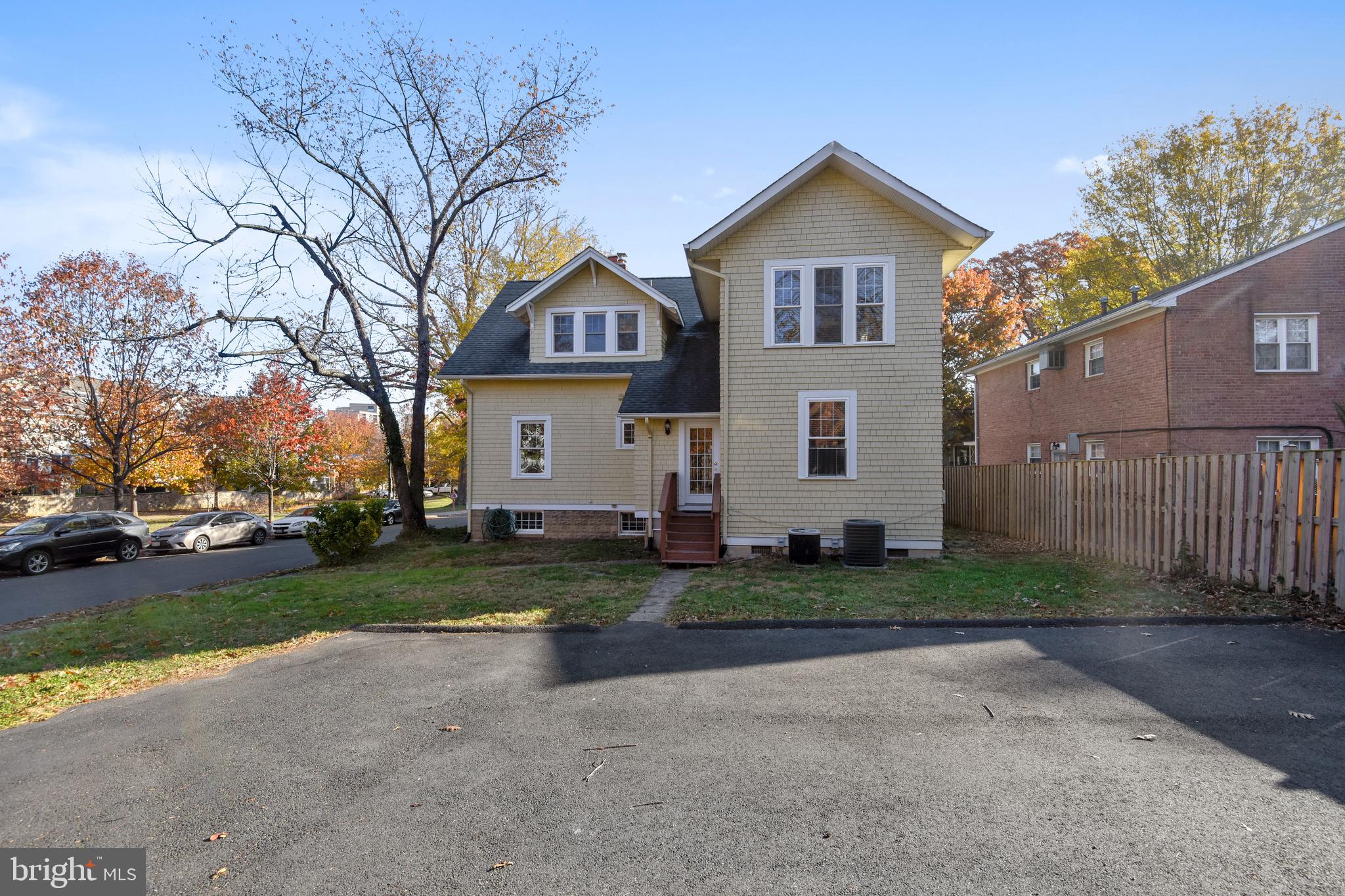 CLARENDON - Residential Lease