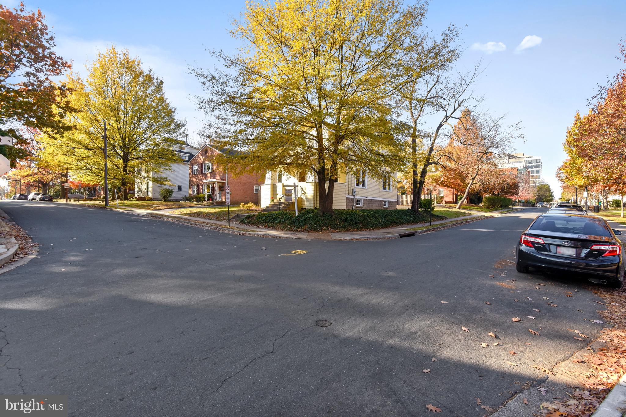 CLARENDON - Residential Lease