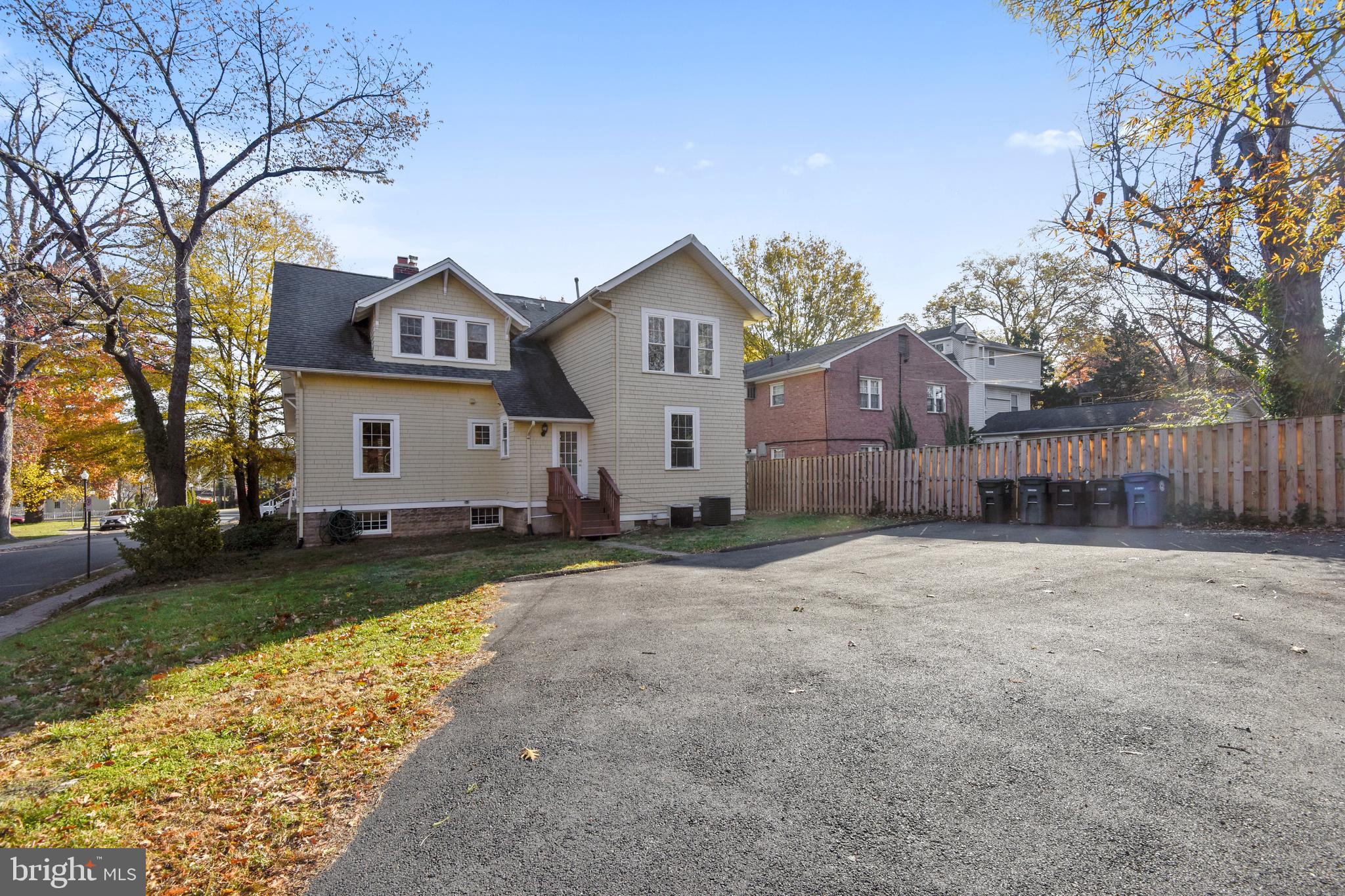 CLARENDON - Residential Lease