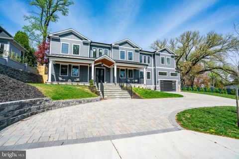 Photo of 7726 BROOKVILLE RD, CHEVY CHASE, MD 20815 (MLS # MDMC2078964)