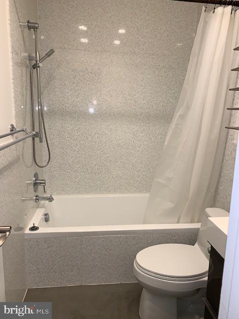 INVERNESS KNOLLS - Residential Lease