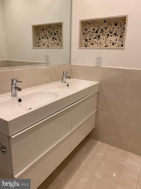 INVERNESS KNOLLS - Residential Lease