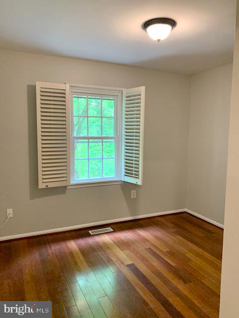 INVERNESS KNOLLS - Residential Lease