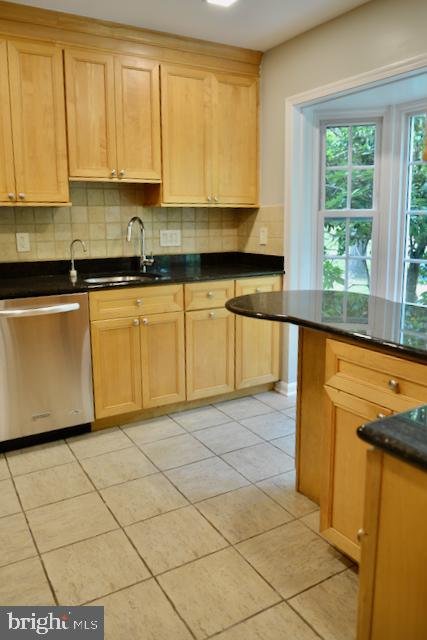 INVERNESS KNOLLS - Residential Lease