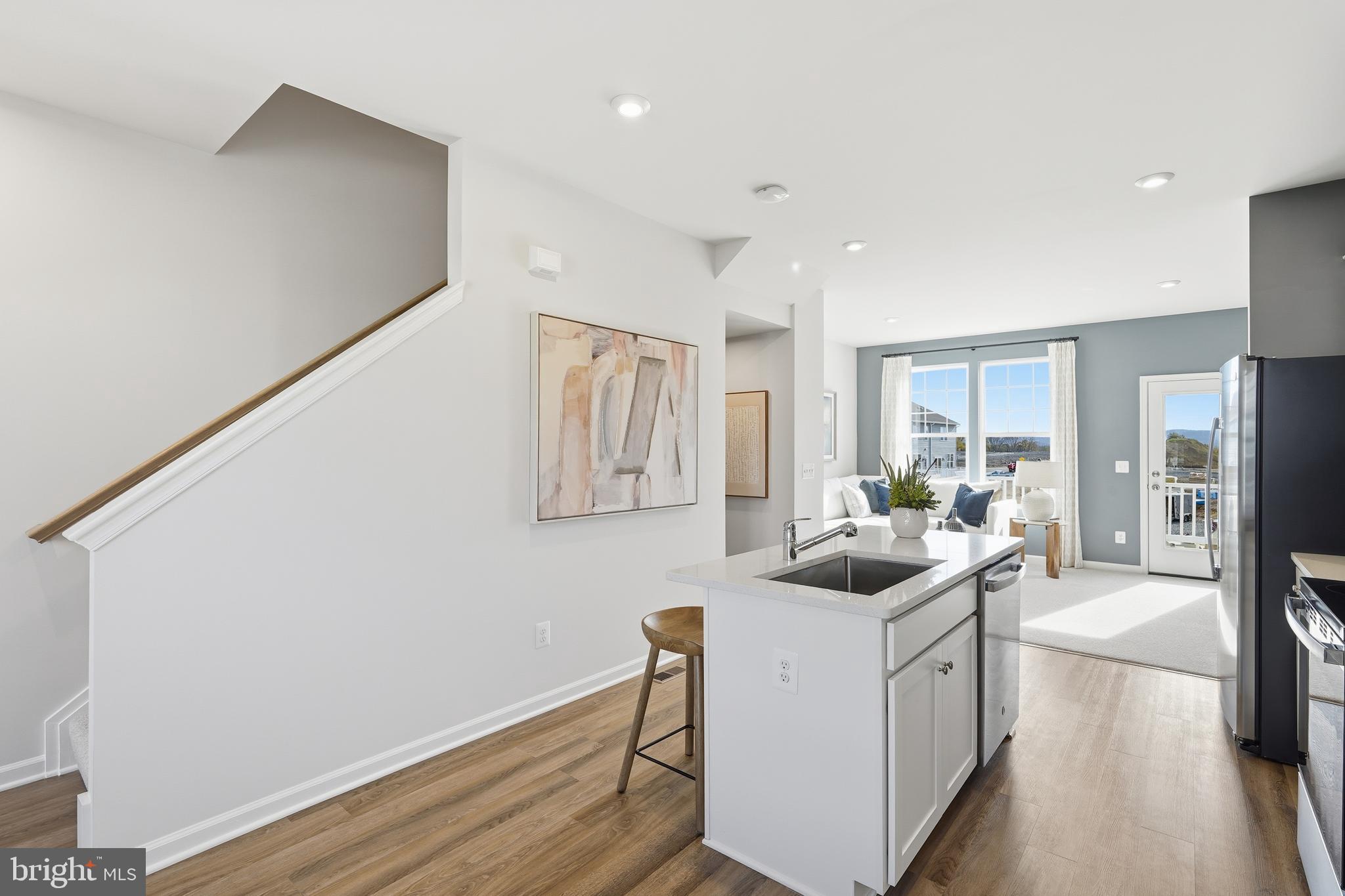 PRESIDENTS POINTE - Residential