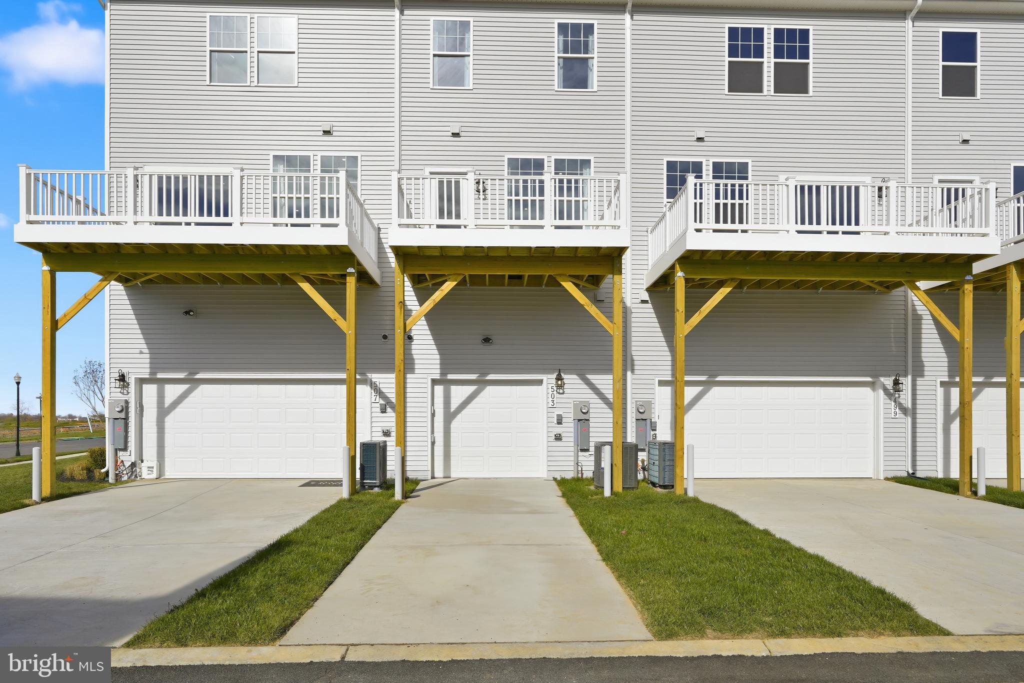 PRESIDENTS POINTE - Residential