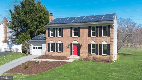 Photo of 18117 Ivy Lane, OLNEY, MD 20832 (MLS # MDMC2224486)