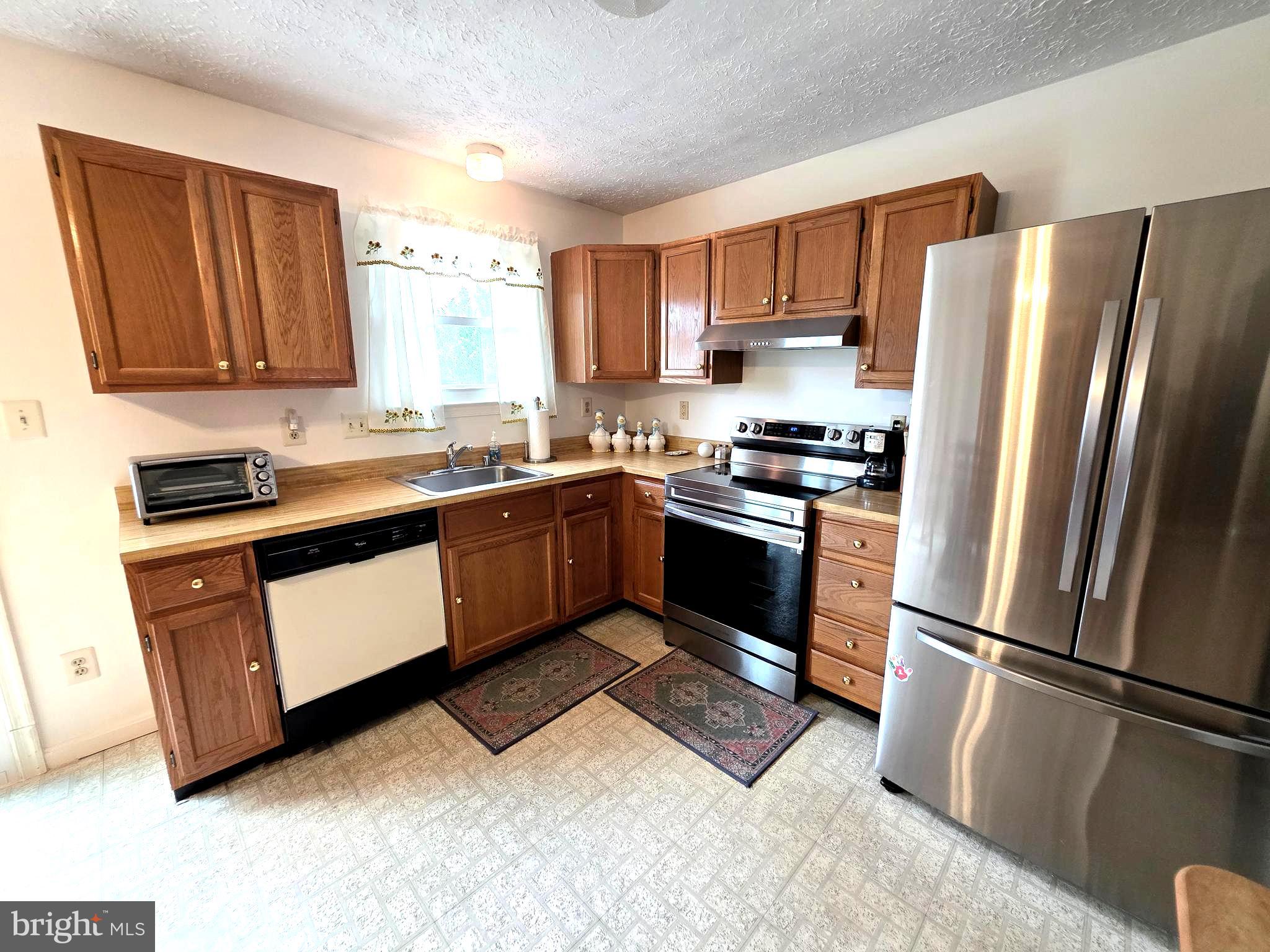 713 CEDAR CREST COURT