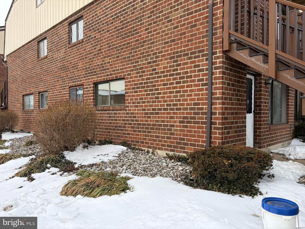 Photo of 5200 Hilltop Drive #EE1, BROOKHAVEN, PA 19015 (MLS # PADE2106922)