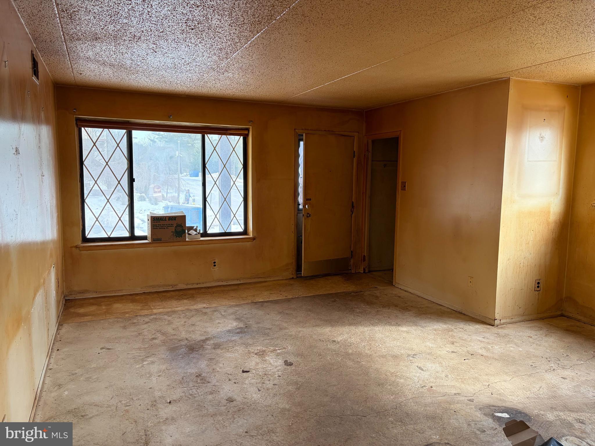 5200 HILLTOP DRIVE EE1