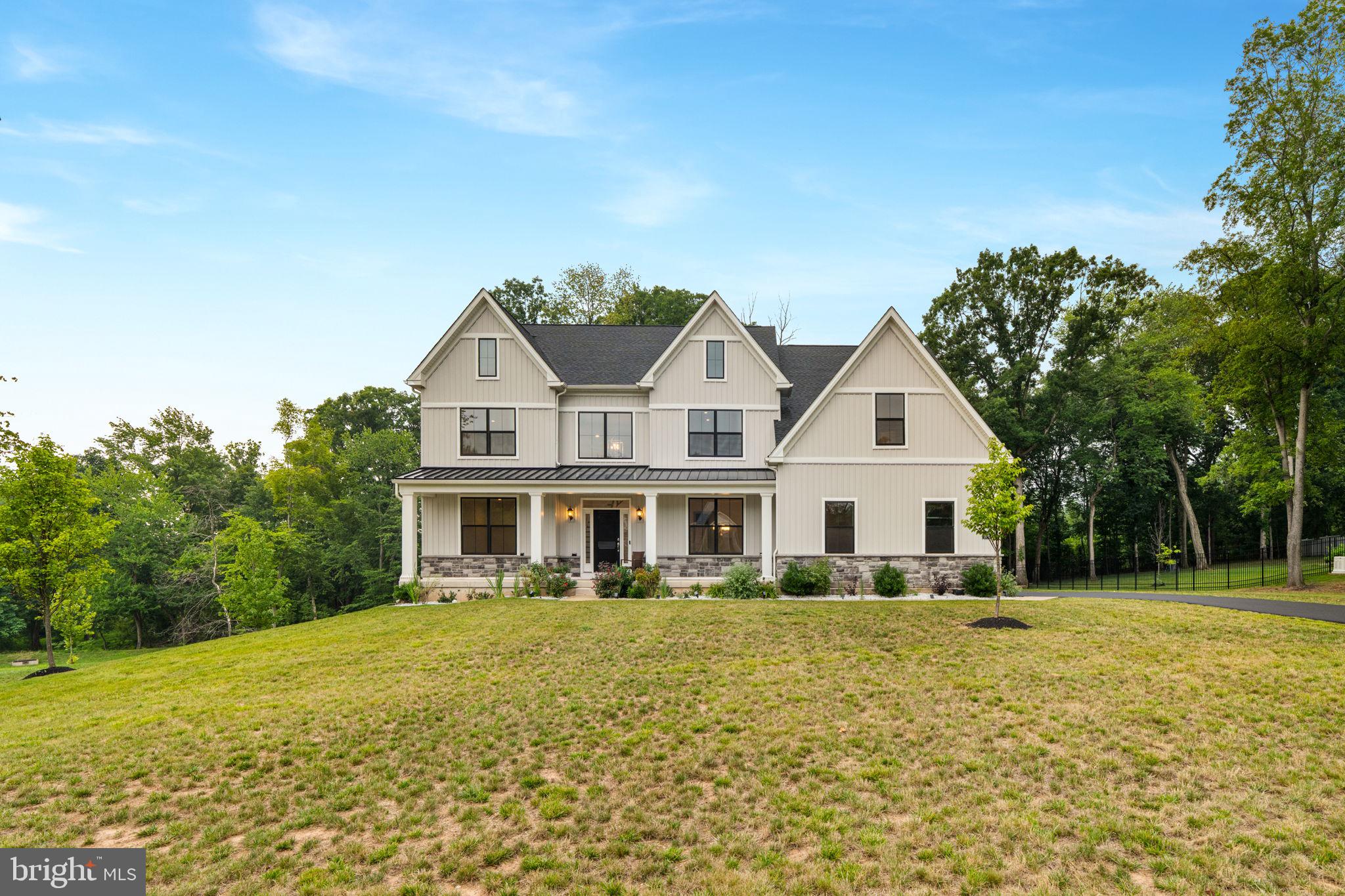 1045 OAK RIDGE DRIVE