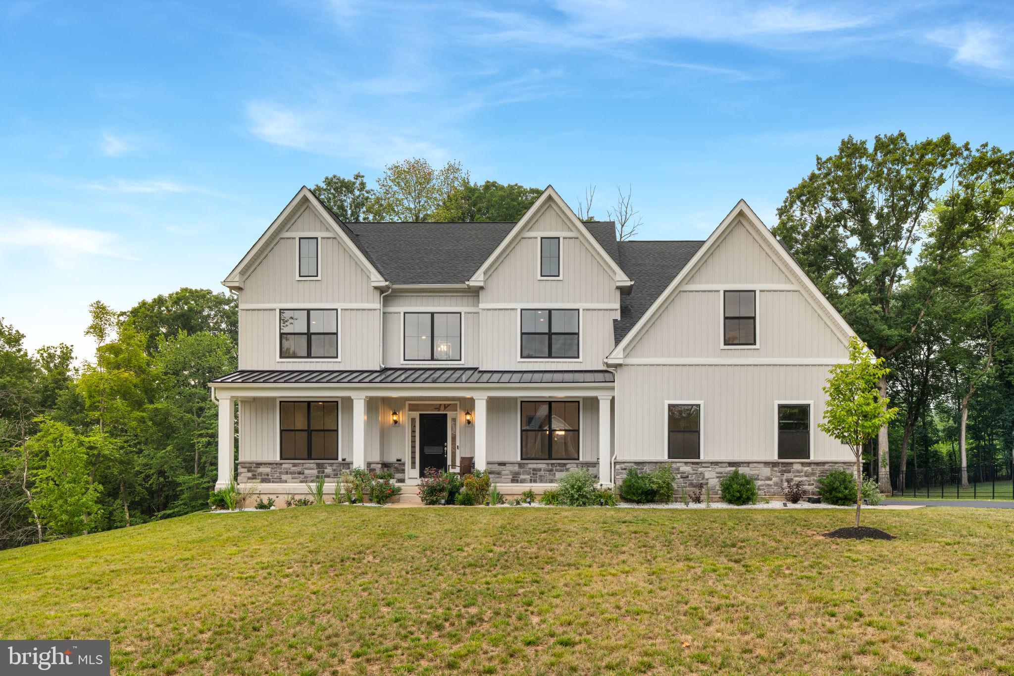 1045 OAK RIDGE DRIVE