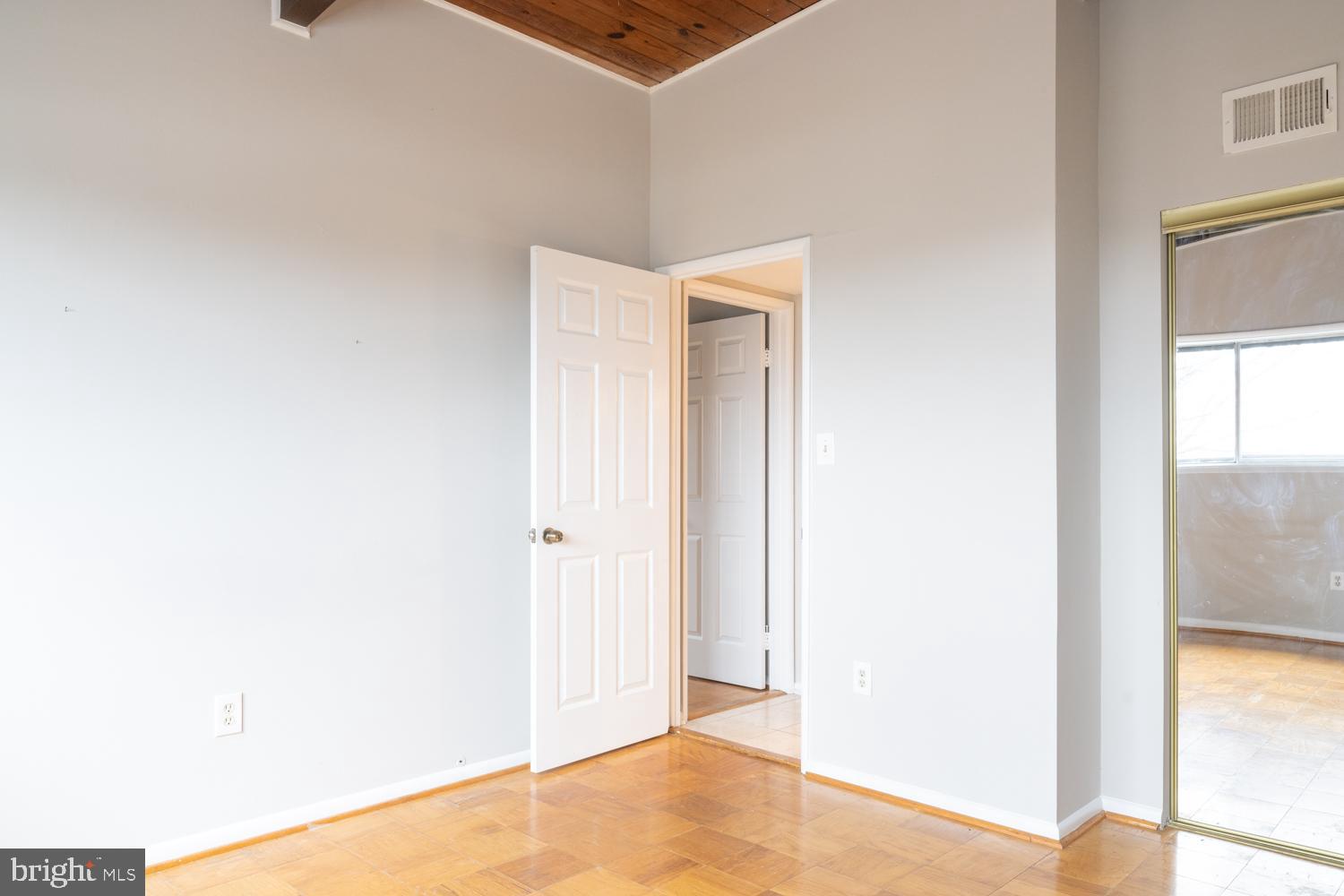 MCLEAN HILLS - Residential Lease