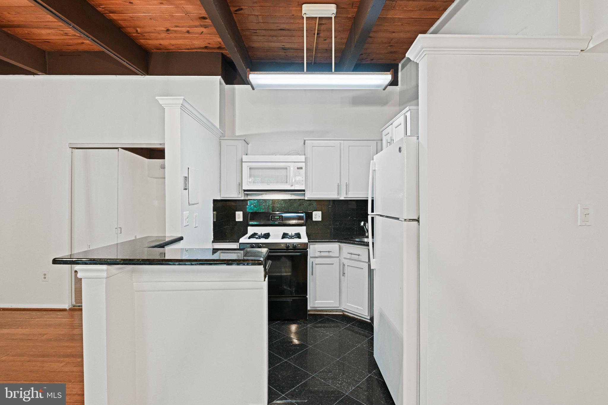 MCLEAN HILLS - Residential Lease