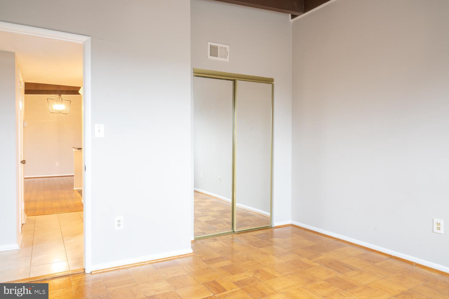 MCLEAN HILLS - Residential Lease