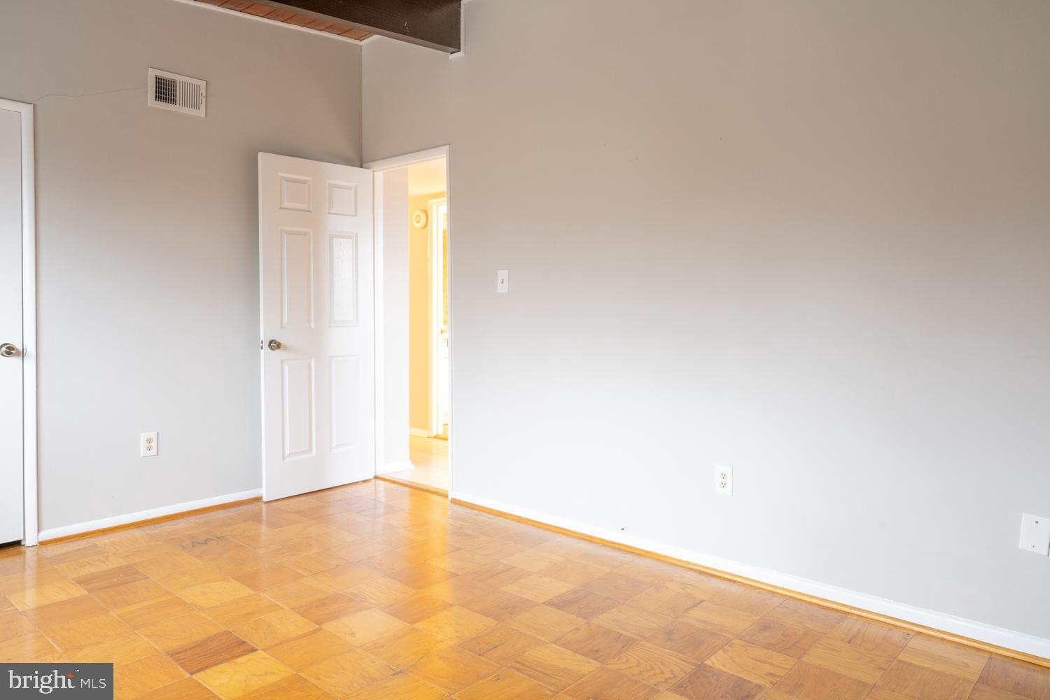 MCLEAN HILLS - Residential Lease