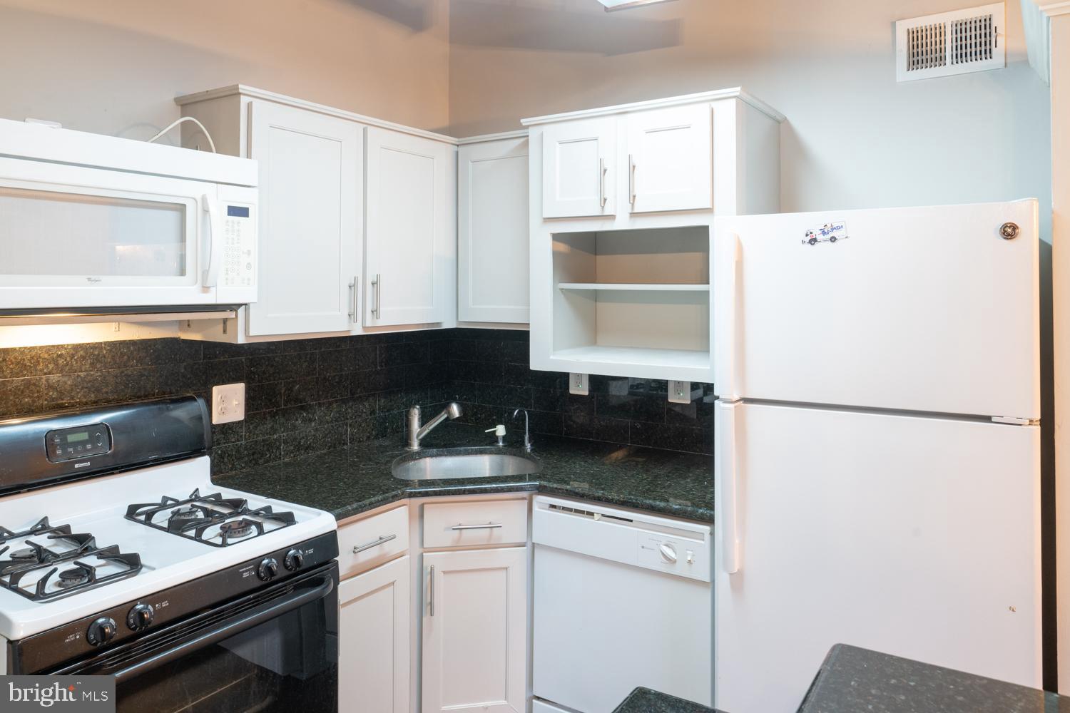 MCLEAN HILLS - Residential Lease