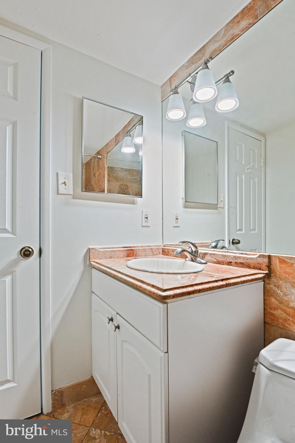 MCLEAN HILLS - Residential Lease