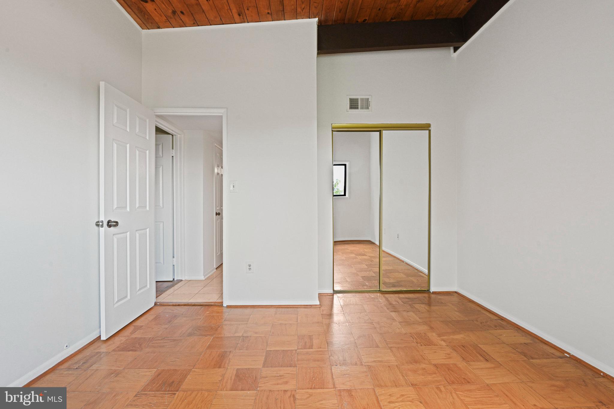 MCLEAN HILLS - Residential Lease