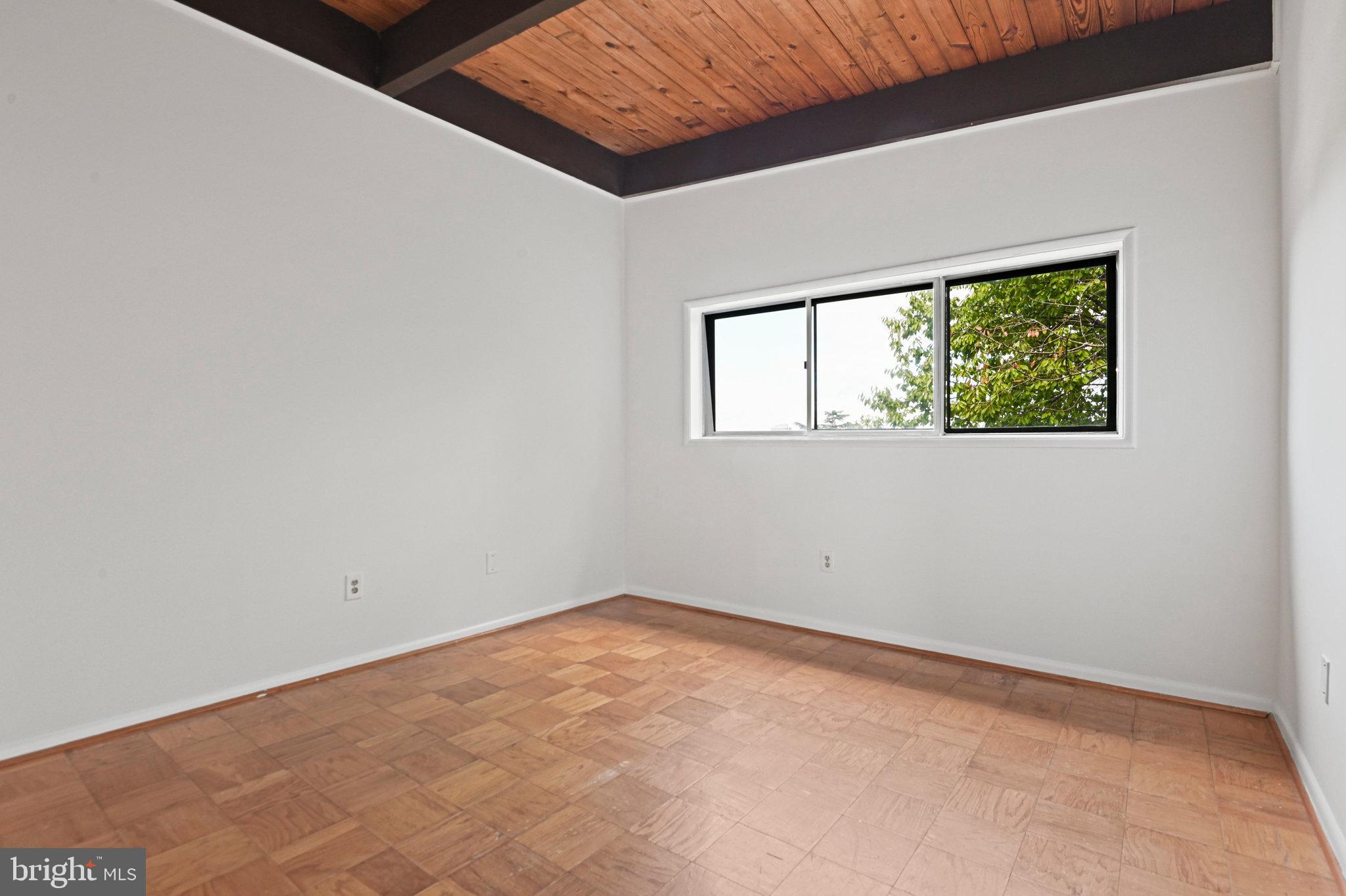 MCLEAN HILLS - Residential Lease