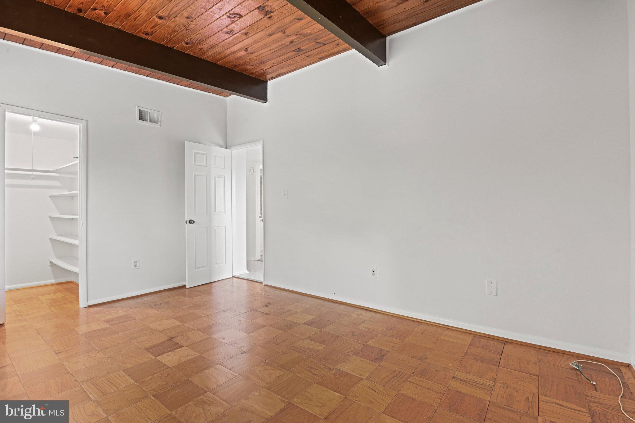 MCLEAN HILLS - Residential Lease