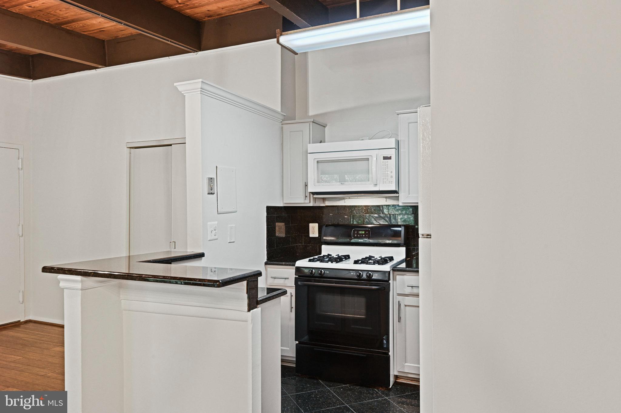 MCLEAN HILLS - Residential Lease