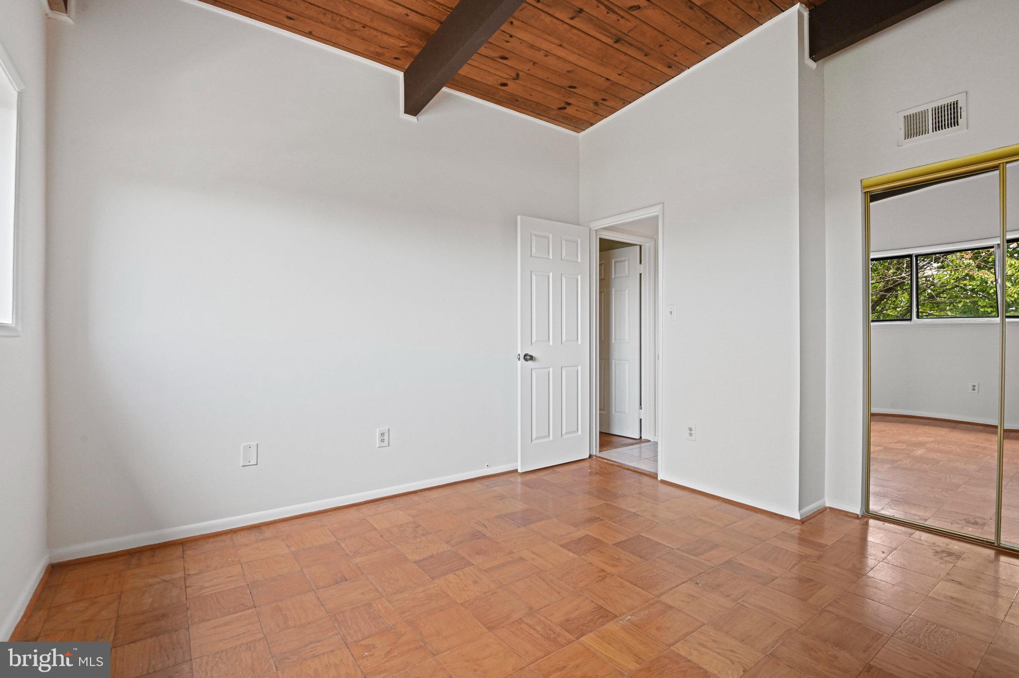 MCLEAN HILLS - Residential Lease