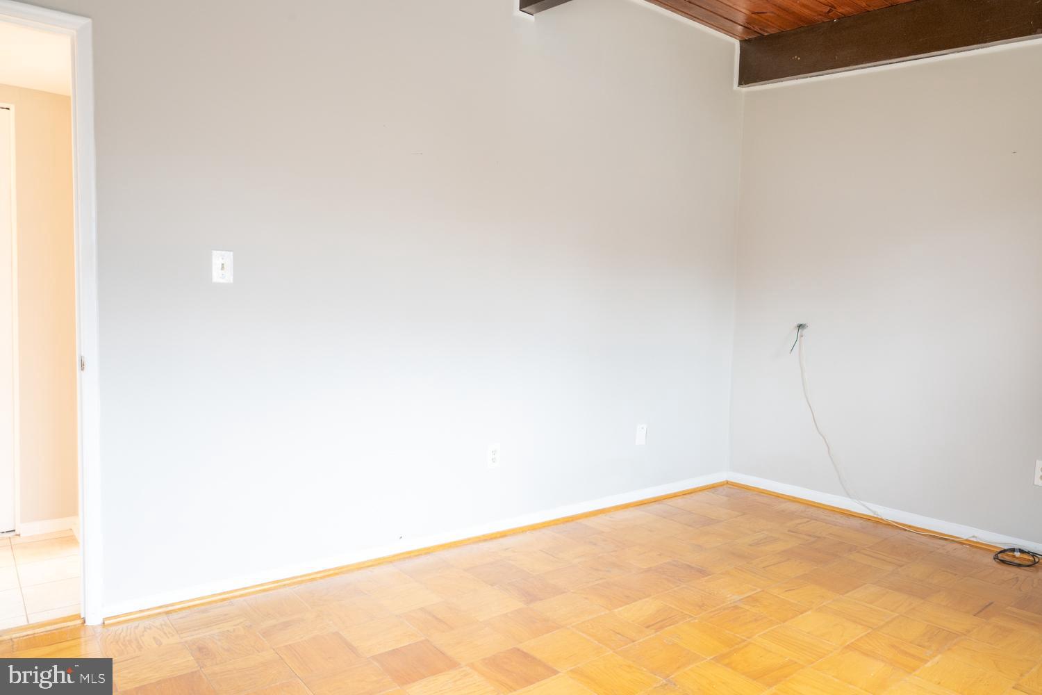 MCLEAN HILLS - Residential Lease