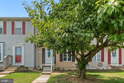 Townhouse For Sale - 691 Cog Court<br/> MILLERSVILLE, MD 21108