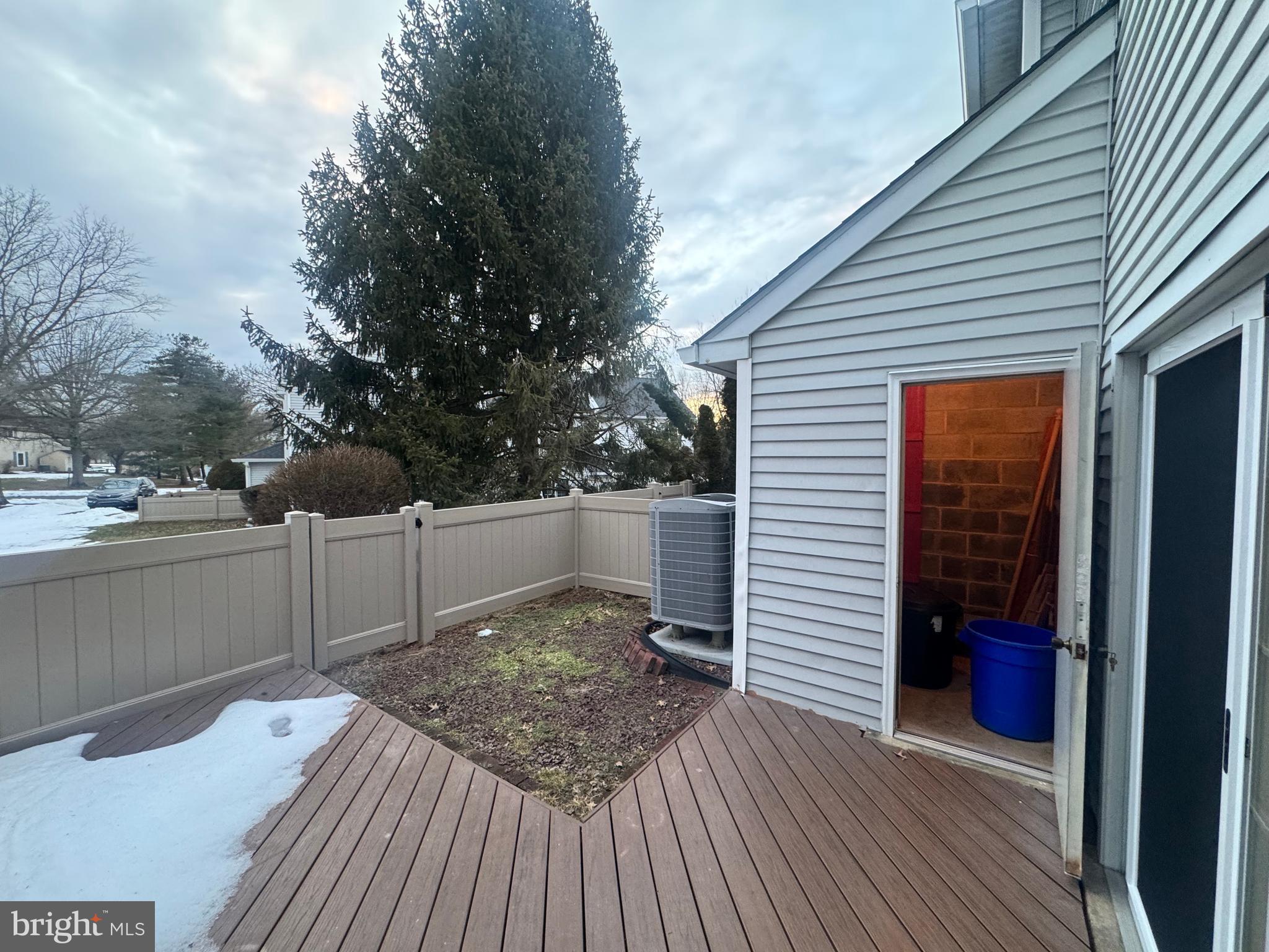 COUNTRY BEND - Residential