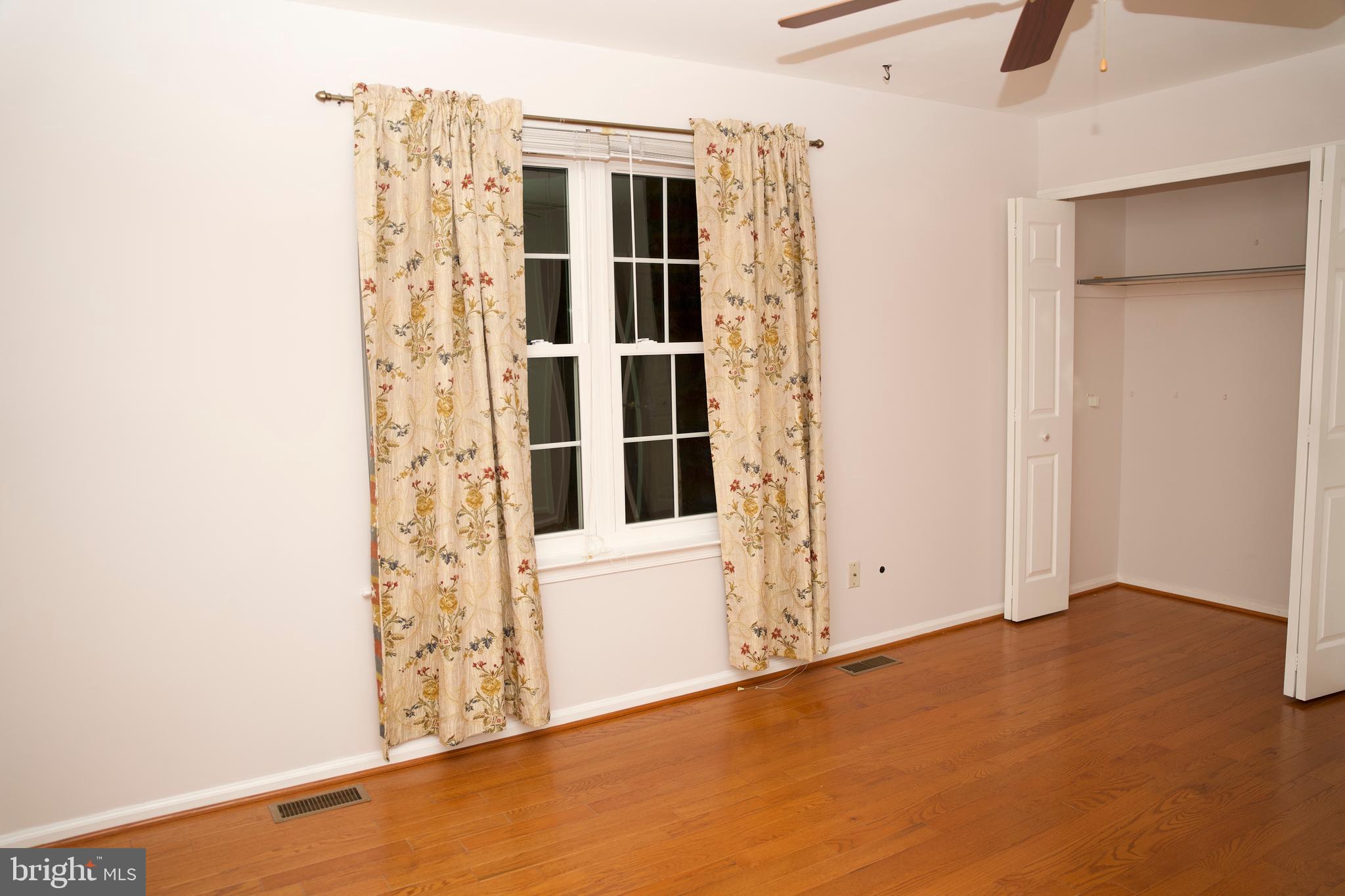 COUNTRY BEND - Residential