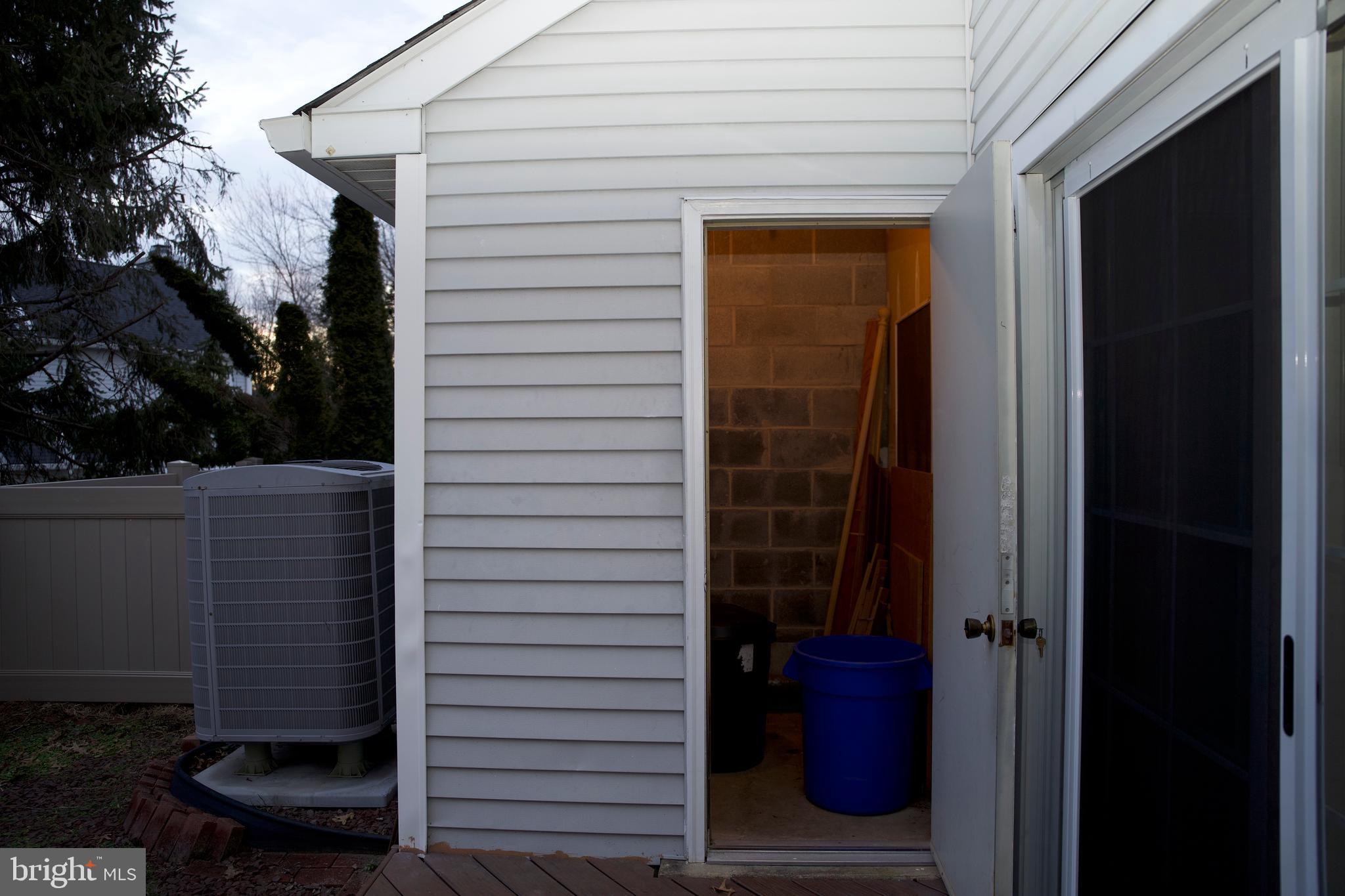 COUNTRY BEND - Residential