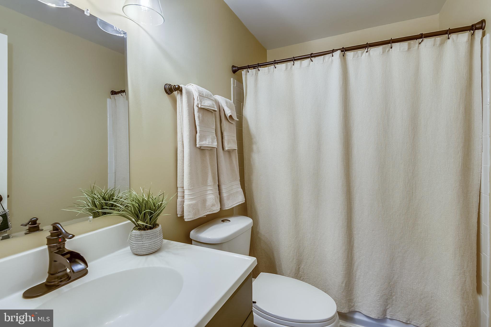 MONROE MANOR - Residential