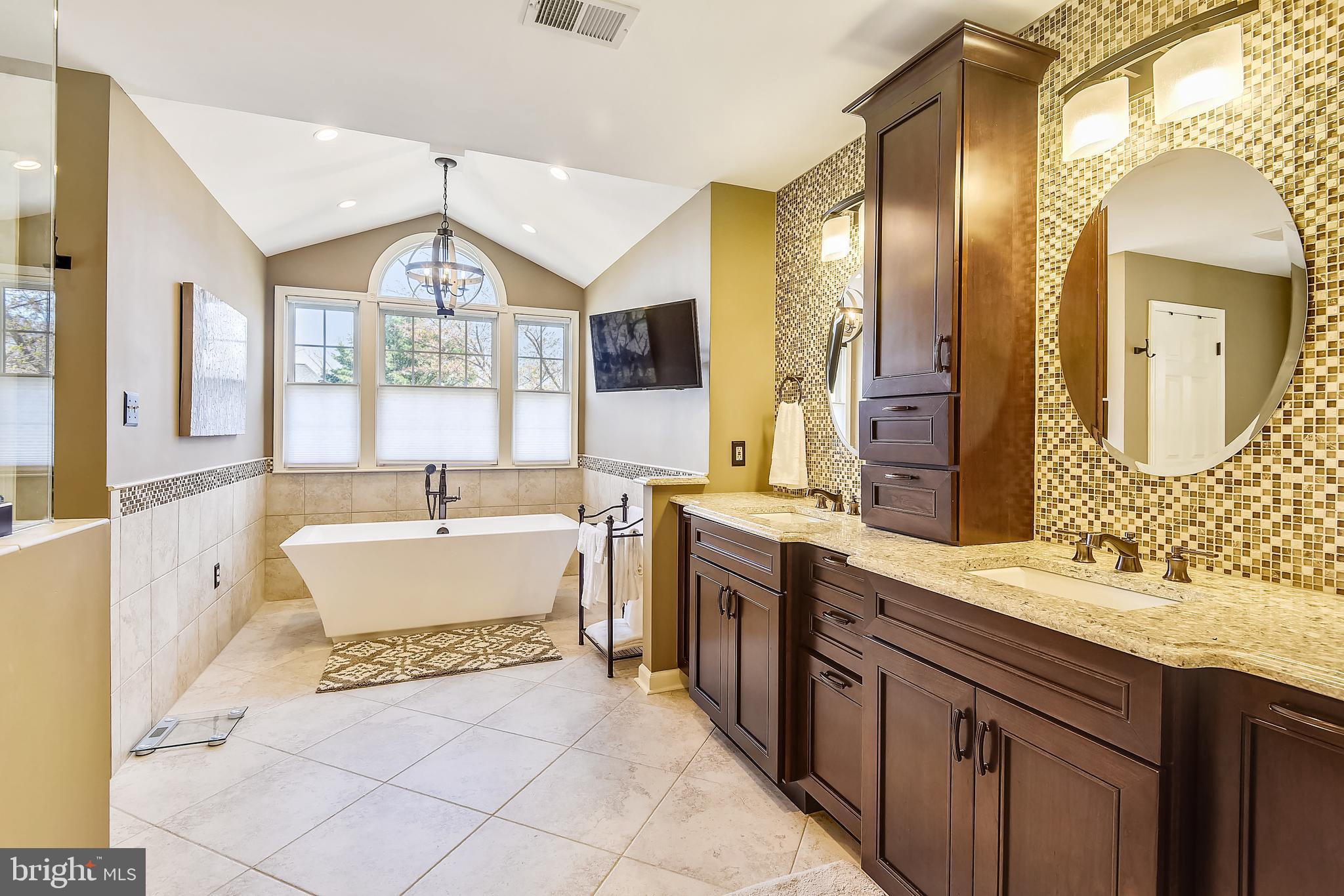 MONROE MANOR - Residential