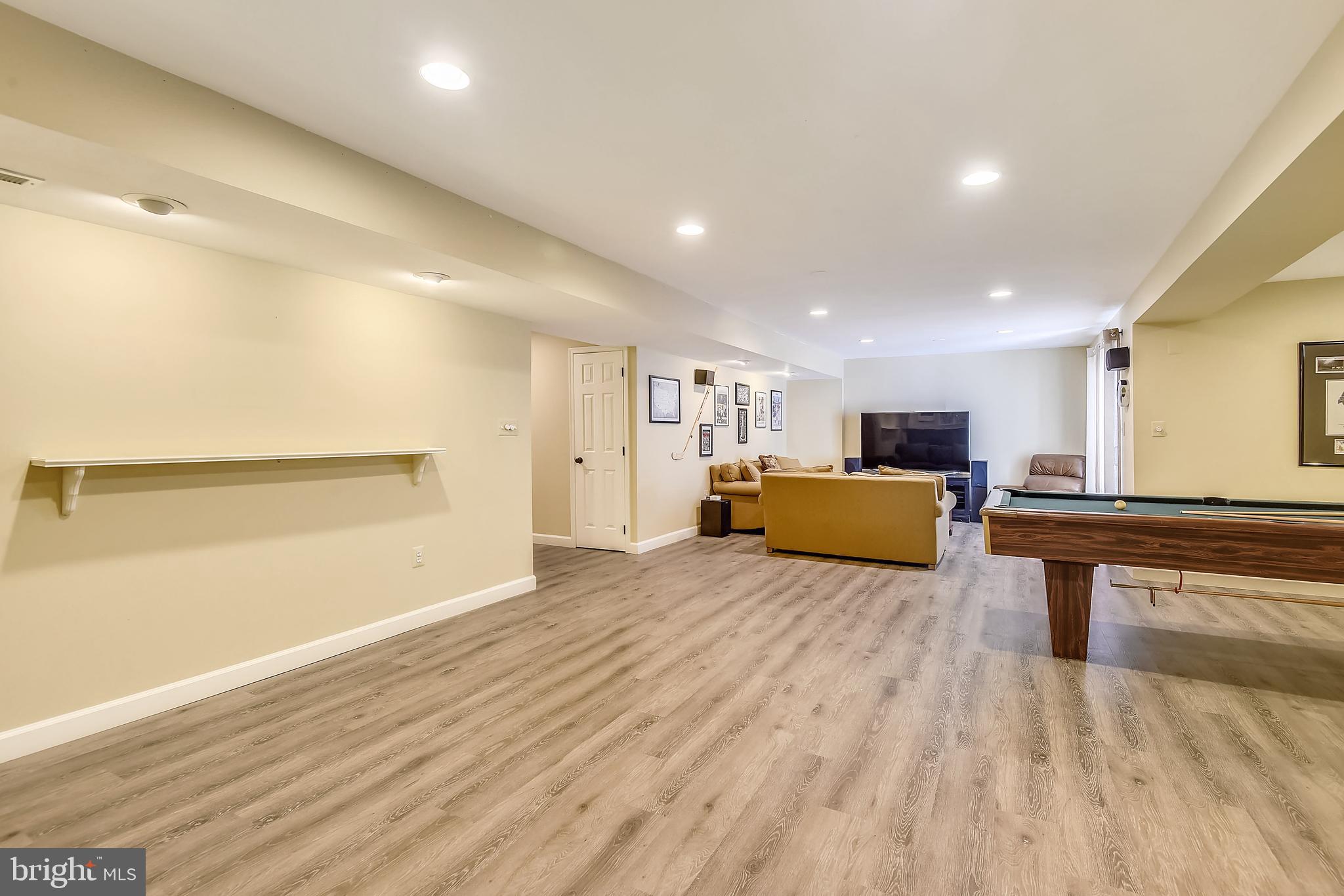 MONROE MANOR - Residential