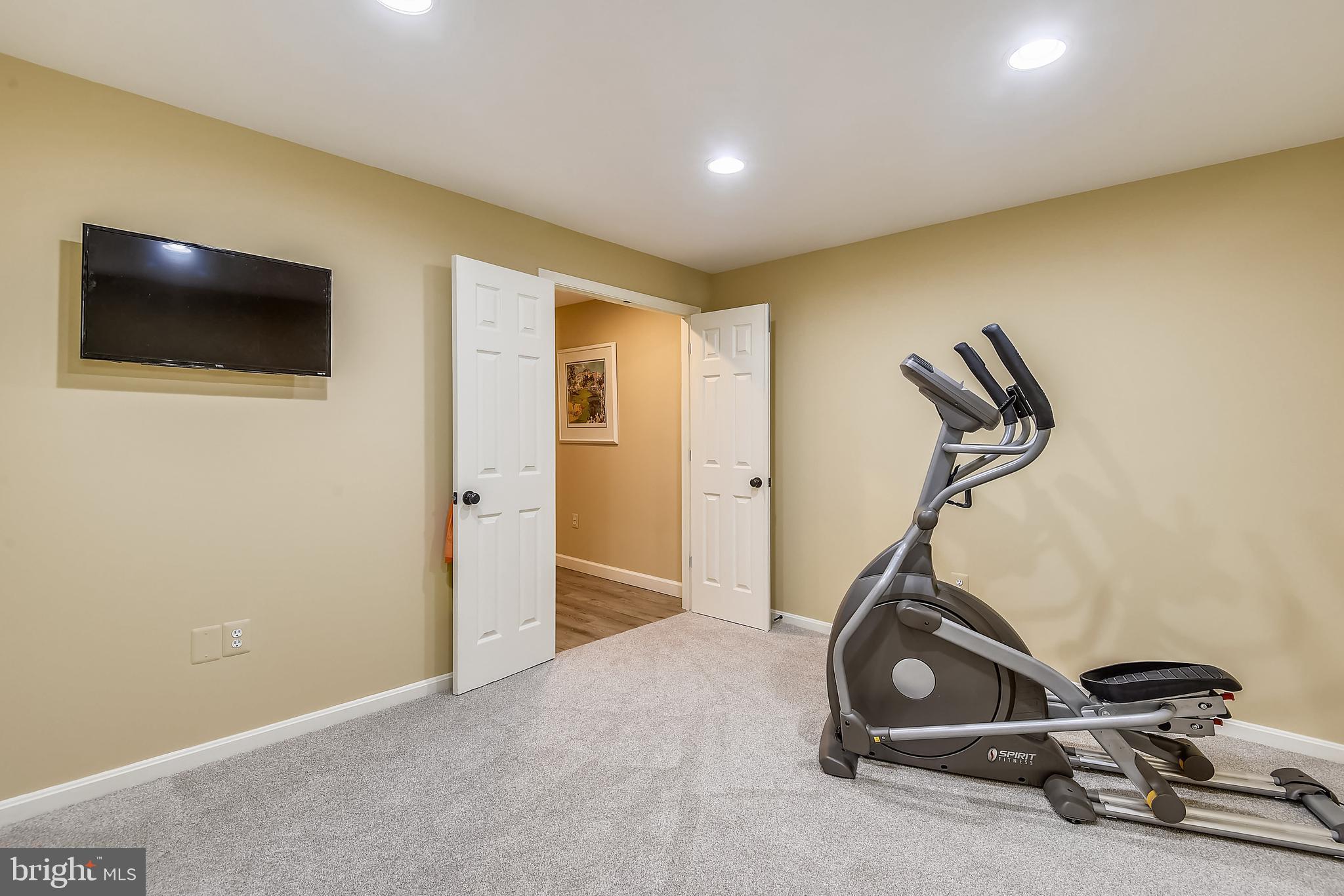 MONROE MANOR - Residential