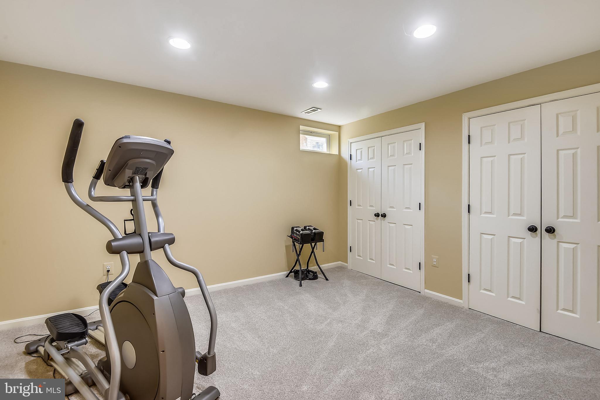 MONROE MANOR - Residential