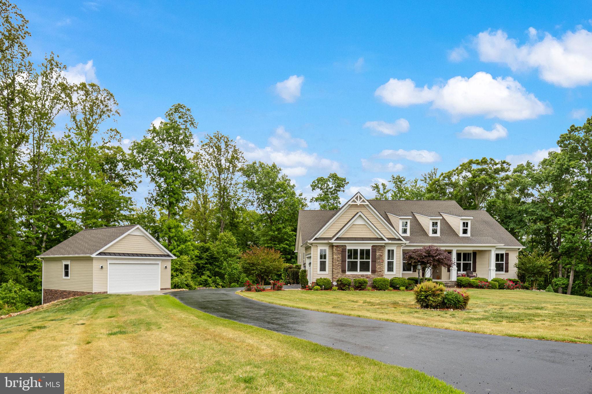 438 BRENTHEM FARM DRIVE