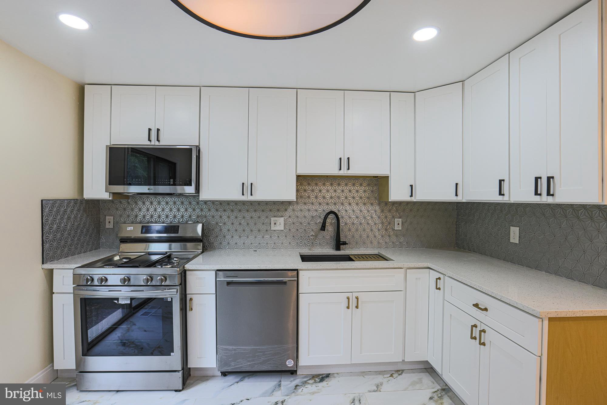 GREENBERRY WOODS - Residential